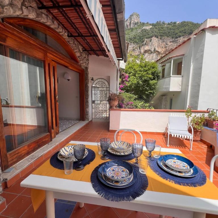 Casa Claudia Positano Center - 5 minutes to beach - Two-Bedroom Apartment - 8