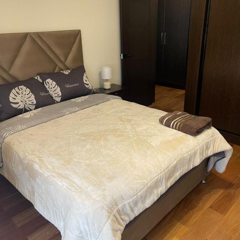 Departamento de dos dormitorios y garaje en La Paz - Two-Bedroom Apartment - 1