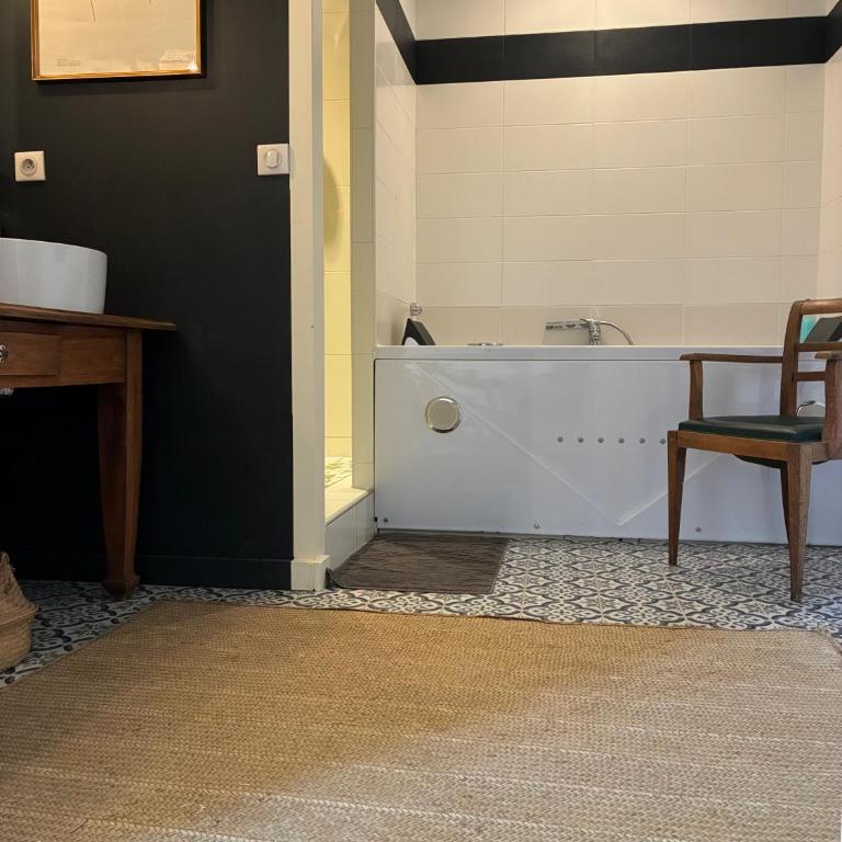 maison d'hôtes la ferme saint Pierre Drôme - Suite Deluxe avec Baignoire Spa - 7