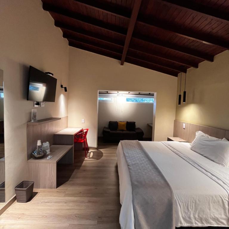 Hotel & Golf Isak Aeropuerto - Suite Doble Deluxe - Cama grande - 8