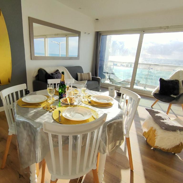 Face Mer Panoramique 2 chambres Parking - Two-Bedroom Apartment with Ocean View - 14