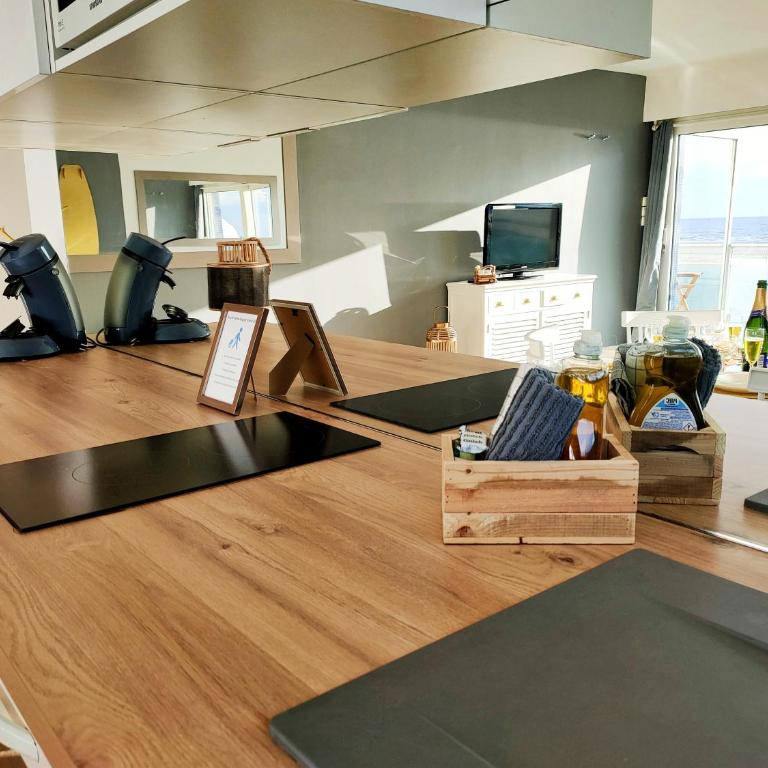 Face Mer Panoramique 2 chambres Parking - Two-Bedroom Apartment with Ocean View - 30