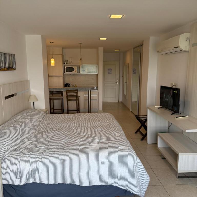 Loft Puerto Amarras - One-Bedroom Apartment - 15