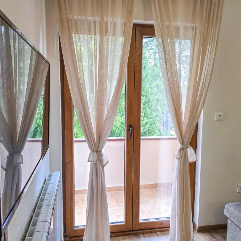 Apartmani Bijelic - Apartment with Terrace - 9