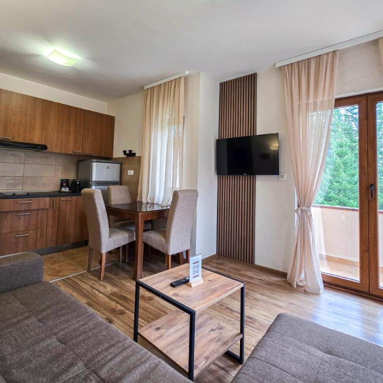 Apartmani Bijelic - Apartment with Terrace - 4
