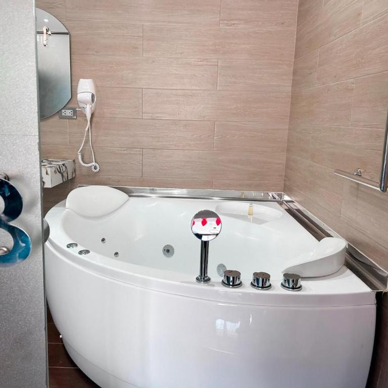 Hotel BlueThree Chancay - Suite with Hot Tub - 7