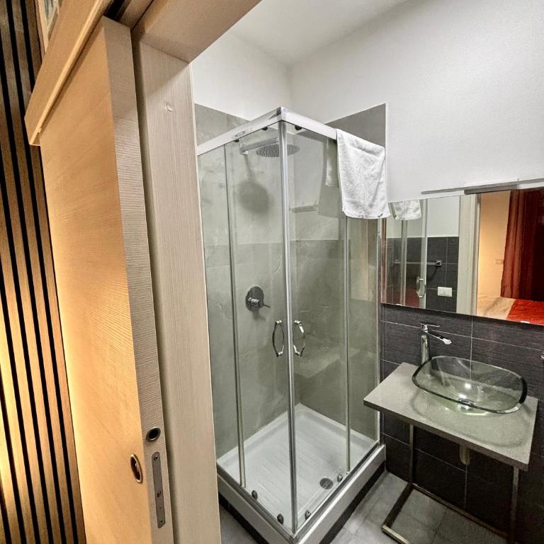 EasyHomeinNaples - Camera Matrimoniale con Bagno Privato - 2