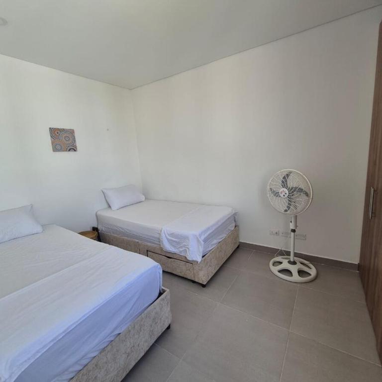 Beautiful new house with Jacuzzi and private pool - Casa de 4 dormitorios - 15