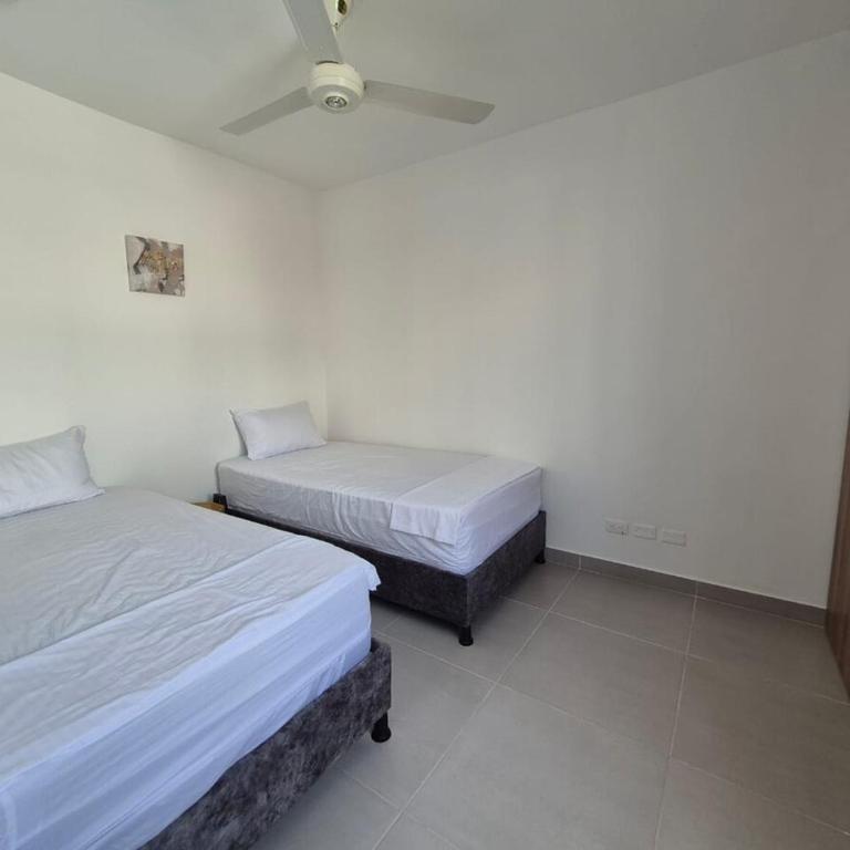 Beautiful new house with Jacuzzi and private pool - Casa de 4 dormitorios - 25