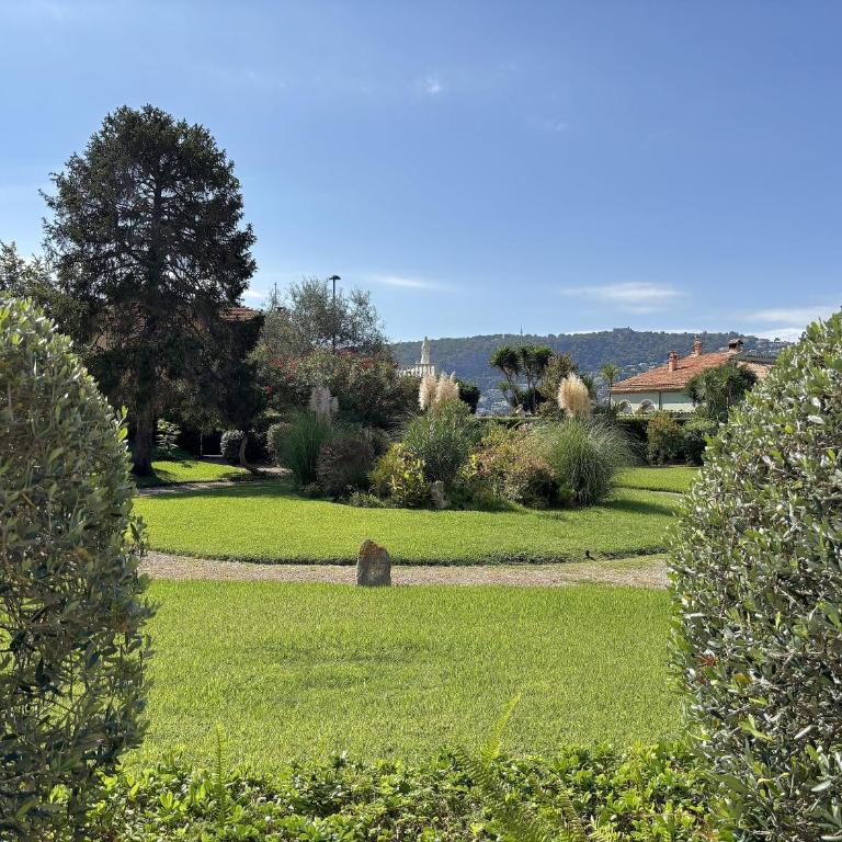 Appartement 2 chambres, terrasses, proche mer et commerces à Saint-Jean Cap Ferrat - Apartamento de 2 dormitorios - 21
