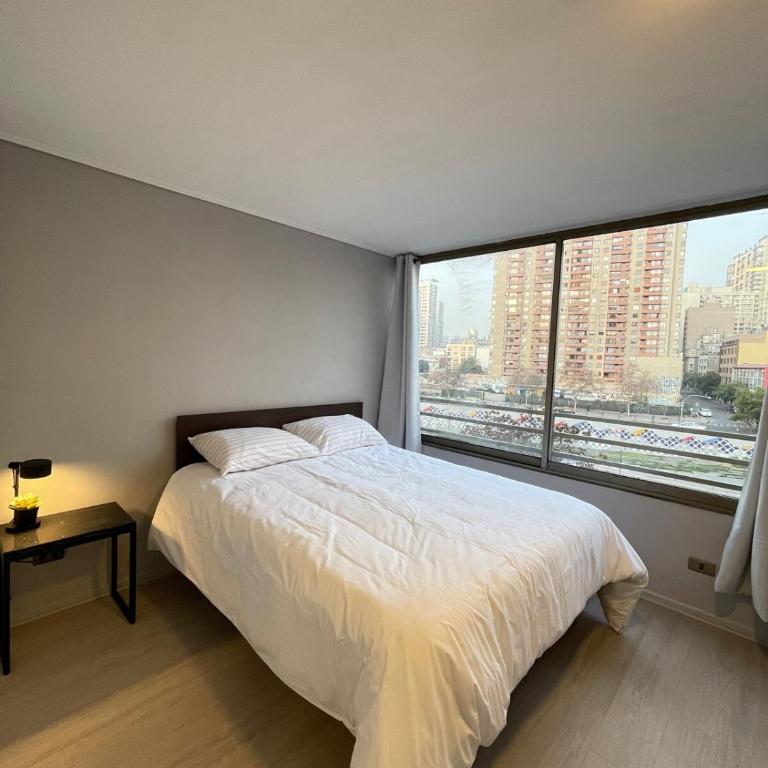 Iconic view of the Huérfanos Bridge, Santiago - Two-Bedroom Apartment - 15