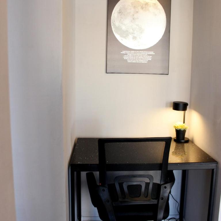 Iconic view of the Huérfanos Bridge, Santiago - Two-Bedroom Apartment - 25