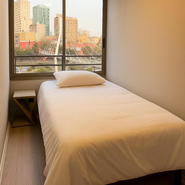 Iconic view of the Huérfanos Bridge, Santiago - Two-Bedroom Apartment - 12