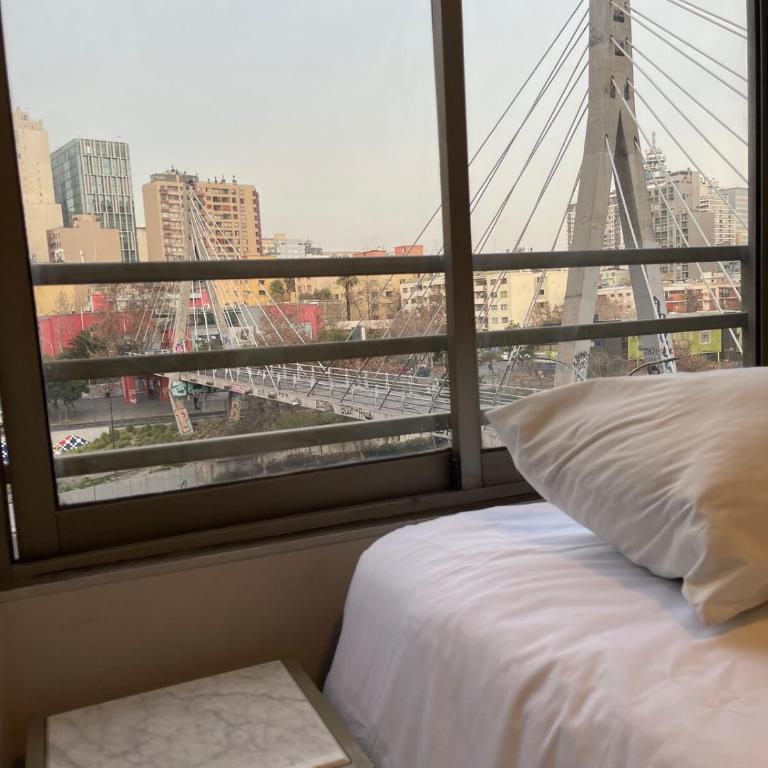 Iconic view of the Huérfanos Bridge, Santiago - Two-Bedroom Apartment - 44