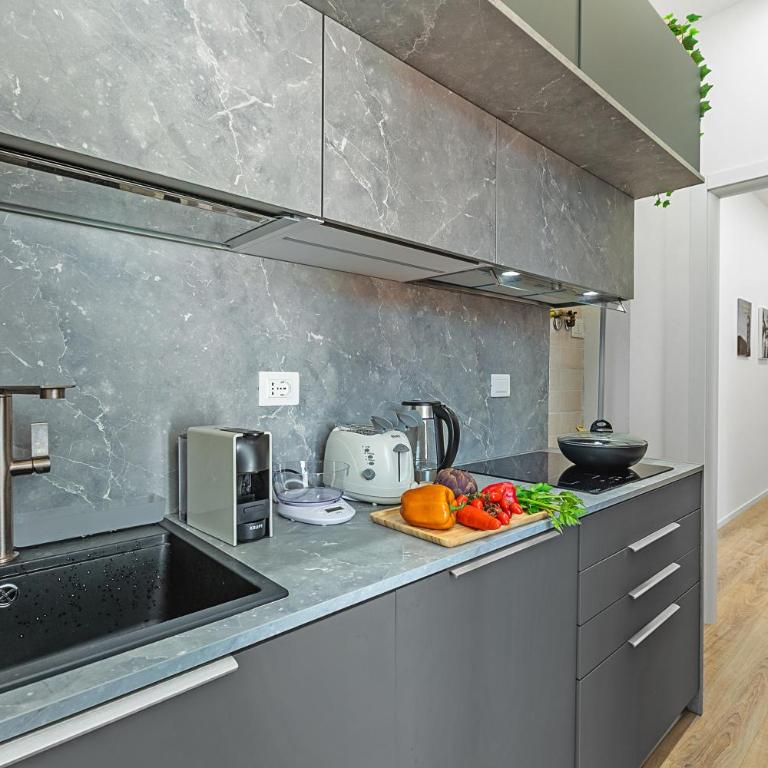 Specchio Di Cielo: Apartment with Terrace and AC Arona Center - Happy Rentals - Appartamento con Terrazza - 20