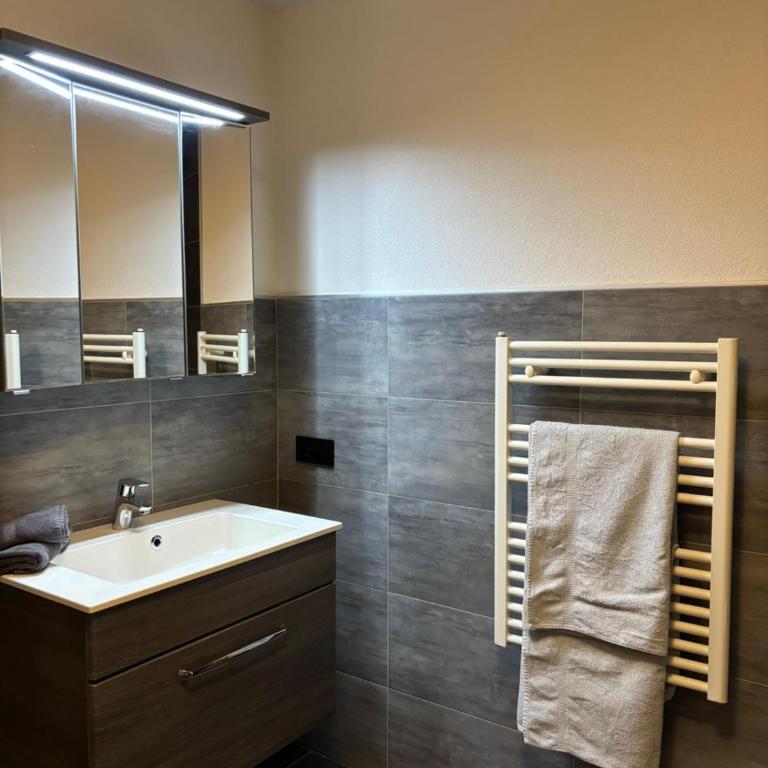 Alpenappart - Appartamento con 2 Camere da Letto e con Vista Montagna - 12