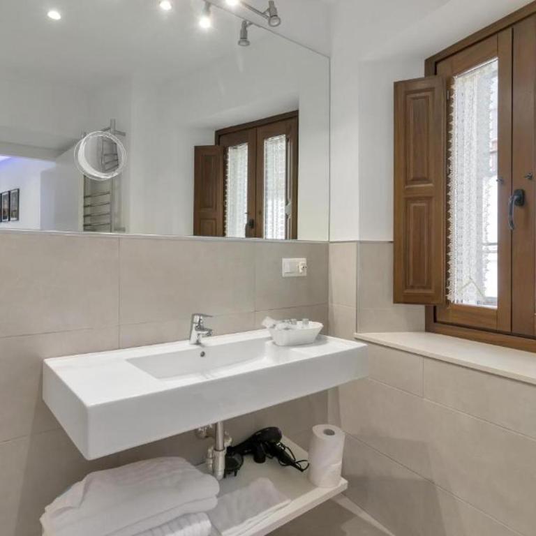 Hotel Ronda Nuevo - Habitación Doble Deluxe con bañera - 10