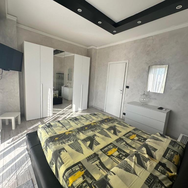Manhattan House - Two-Bedroom Apartment - 13