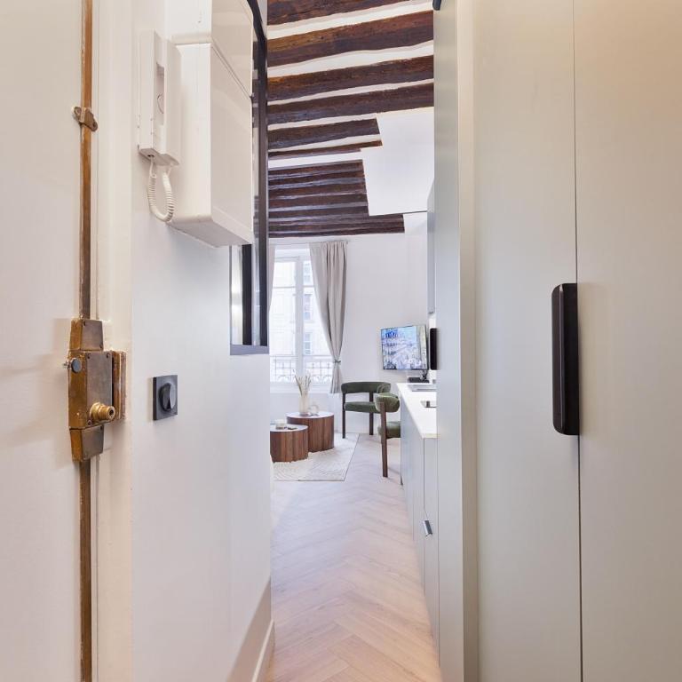 Parisian Gem with Stunning View - Deluxe Studio - 26