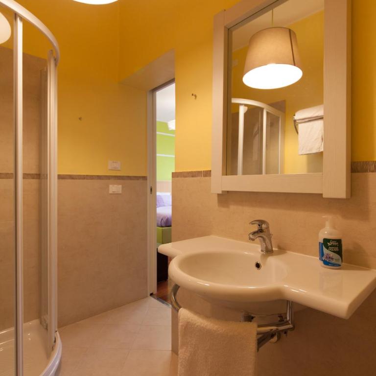 Casa Stucky - Camera Familiare con Bagno Privato - 10