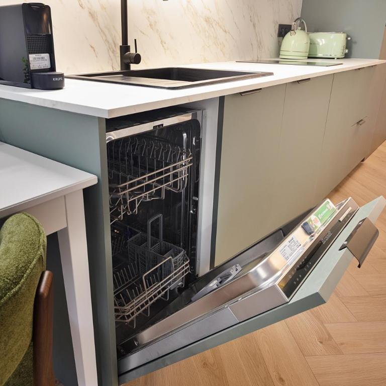 Parisian Gem with Stunning View - Deluxe Studio - 28
