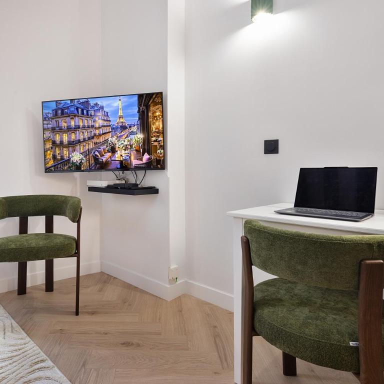 Parisian Gem with Stunning View - Deluxe Studio - 19
