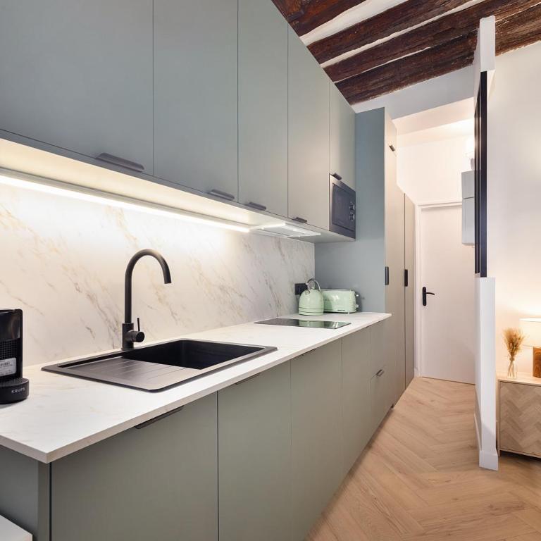 Parisian Gem with Stunning View - Deluxe Studio - 13