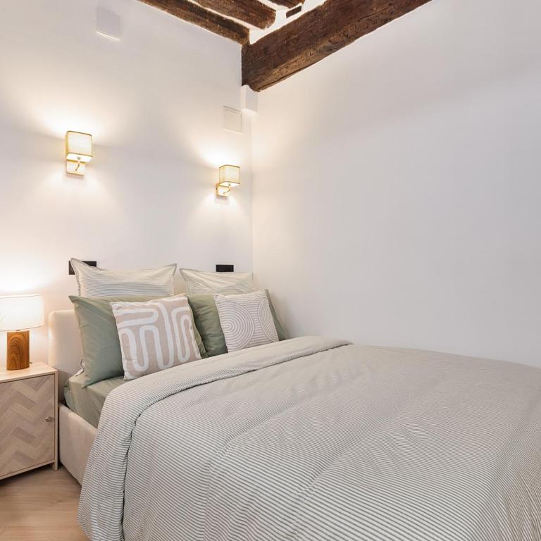 Parisian Gem with Stunning View - Deluxe Studio - 6