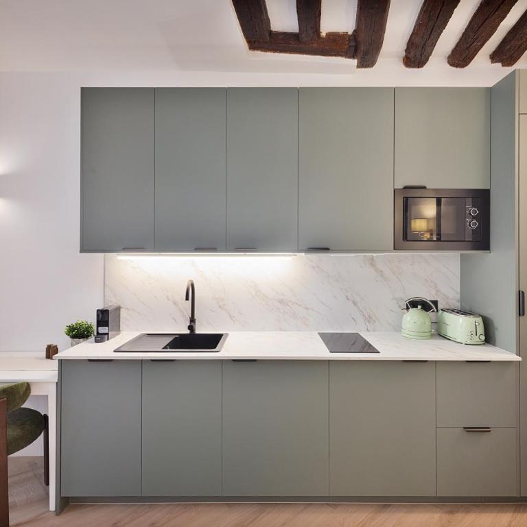 Parisian Gem with Stunning View - Deluxe Studio - 15