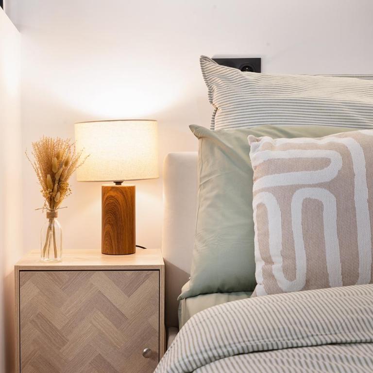 Parisian Gem with Stunning View - Deluxe Studio - 37