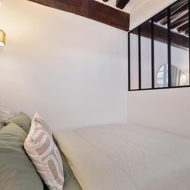 Parisian Gem with Stunning View - Deluxe Studio - 38