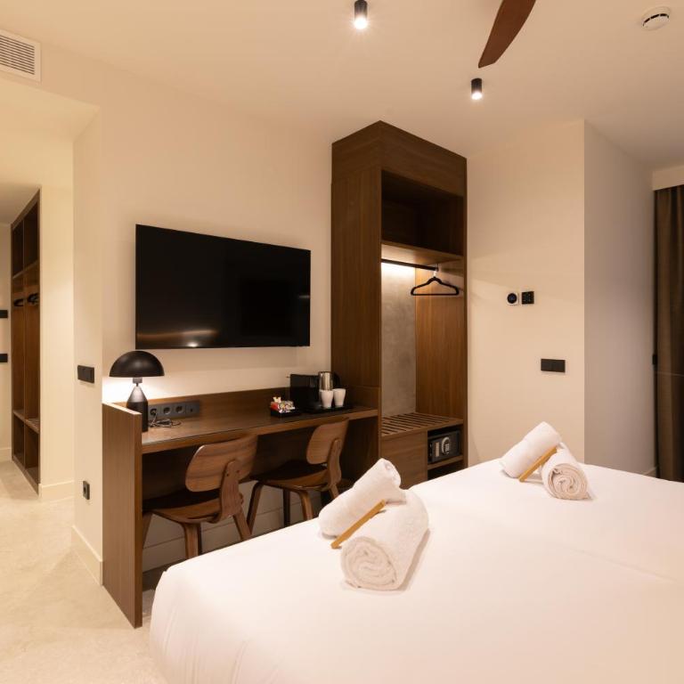 Moontels Colón - Quadruple Room with Terrace - 8