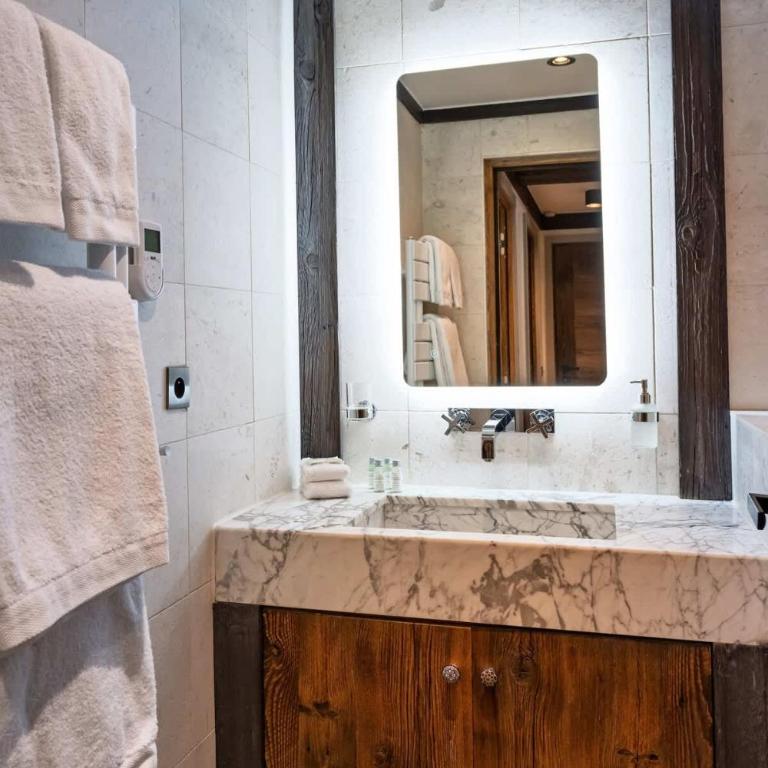 Luxury suite 70m2 balcon courchevel1850 parking - Appartamento Deluxe con 2 Camere da Letto e Balcone - 21
