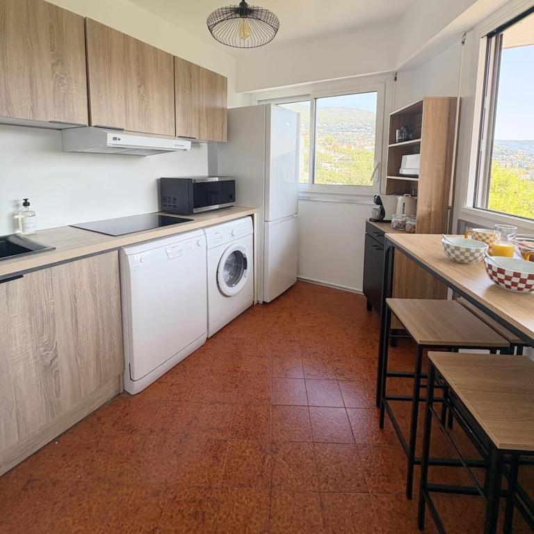 Cozy renovated flat with city view - Appartement - 25