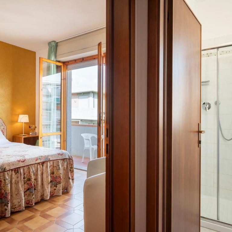 Hotel Parco dei Pini - 100mt dal Mare - Camera Standard Matrimoniale/Doppia con Letti Singoli con Balcone - 22
