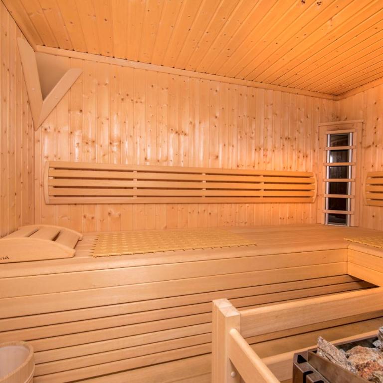 Holidayhome with Sauna Genieten in Saalbach Top E2 - Three-Bedroom Apartment - 12