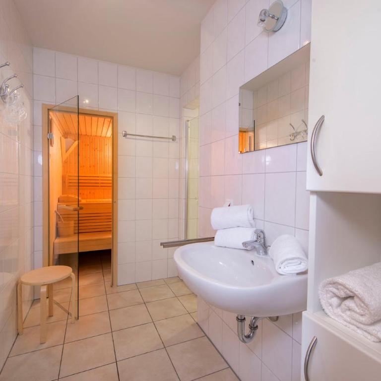 Holidayhome with Sauna Genieten in Saalbach Top E2 - Three-Bedroom Apartment - 19