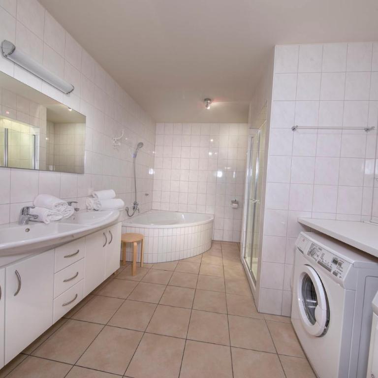 Holidayhome with Sauna Genieten in Saalbach Top E2 - Three-Bedroom Apartment - 20