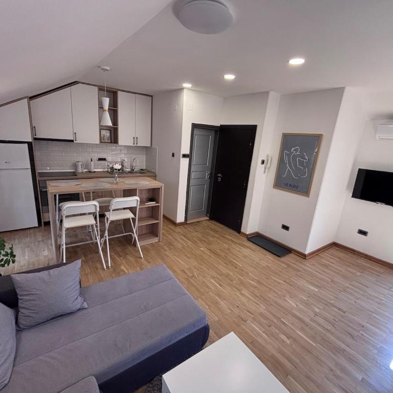 Pejton Apartment - Two-Bedroom Apartment - 2