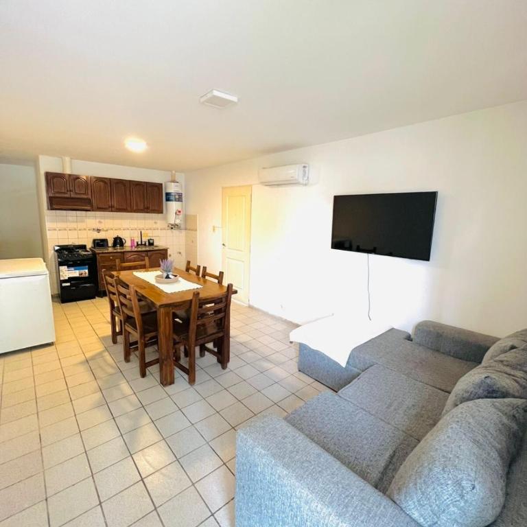 Casa con pileta y quincho - Two-Bedroom House - 3