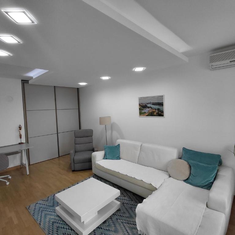 Premium Belvil apartment, free parking - One-Bedroom Apartment - 3
