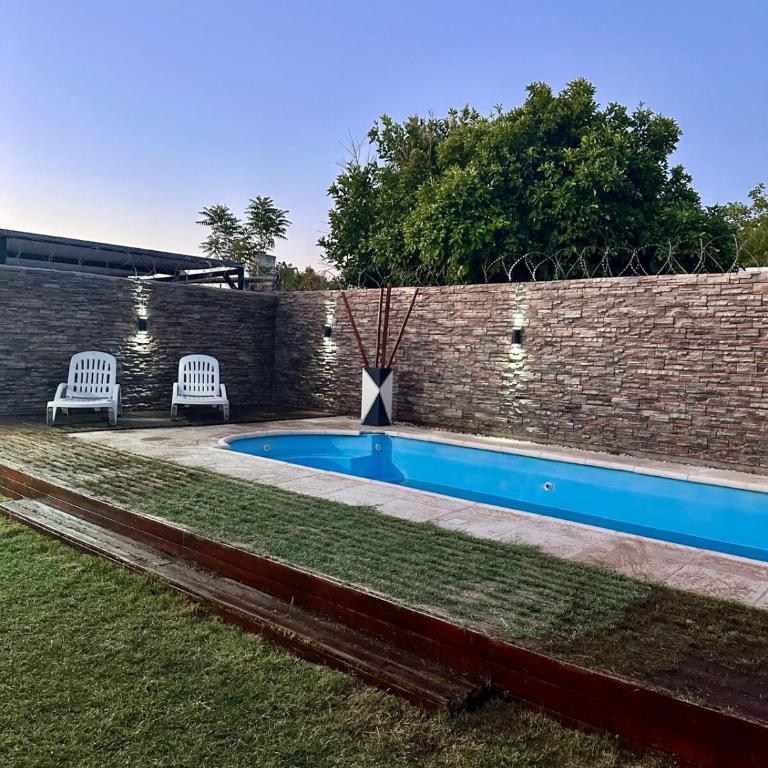 Casa con pileta y quincho - Two-Bedroom House - 9