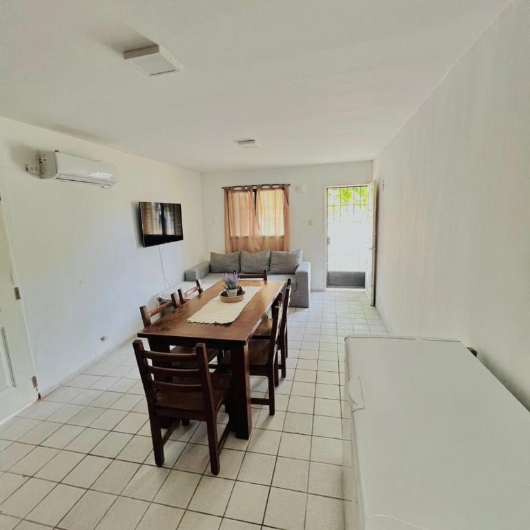 Casa con pileta y quincho - Two-Bedroom House - 4