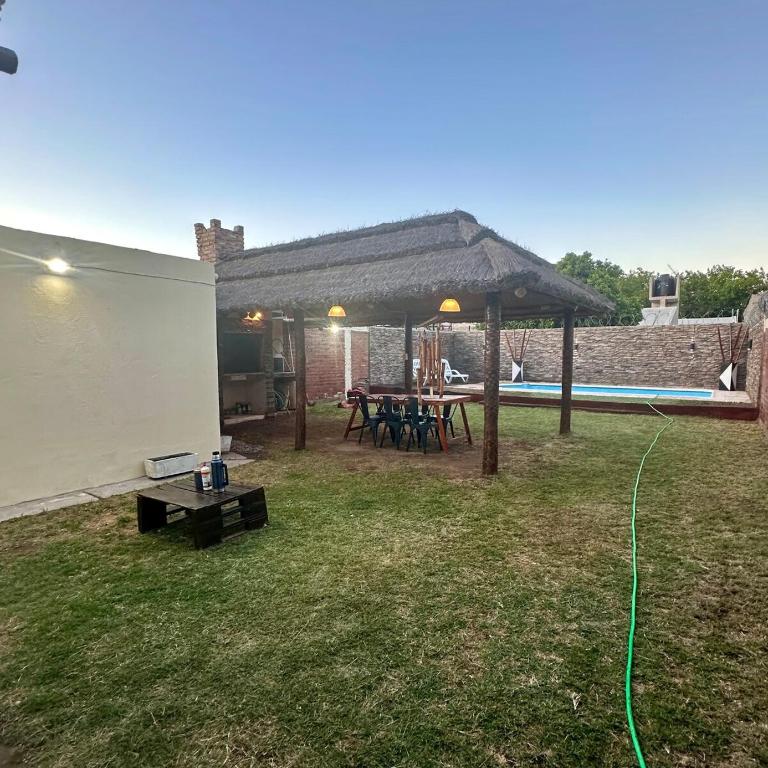 Casa con pileta y quincho - Two-Bedroom House - 10