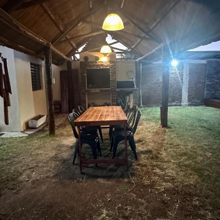 Casa con pileta y quincho - Two-Bedroom House - 11