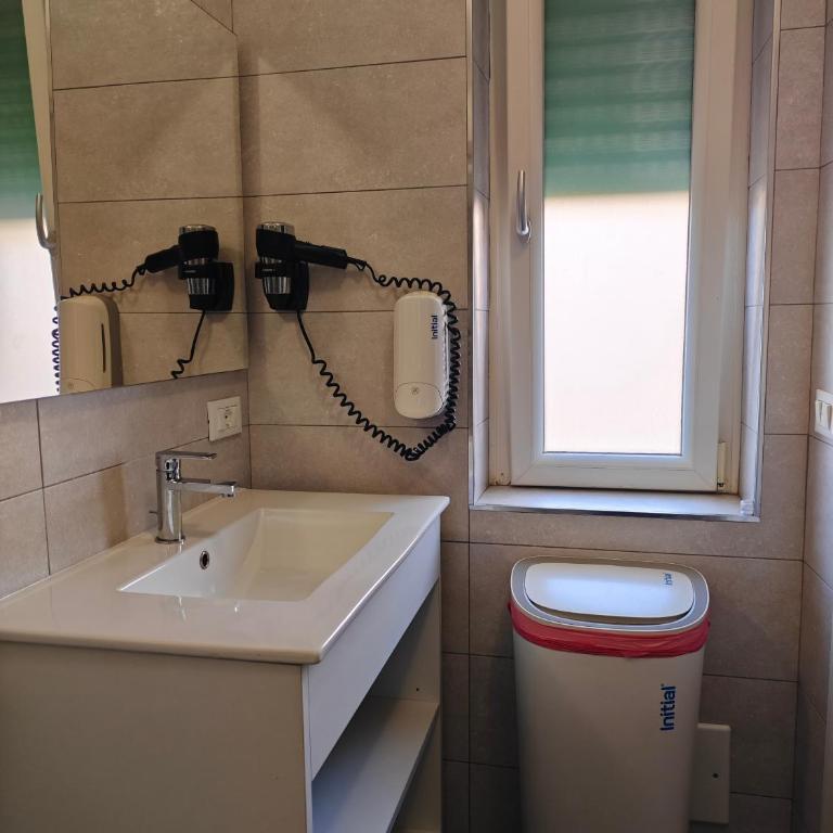Cuscino e Cornetto - Camera Familiare con Bagno Privato - 19