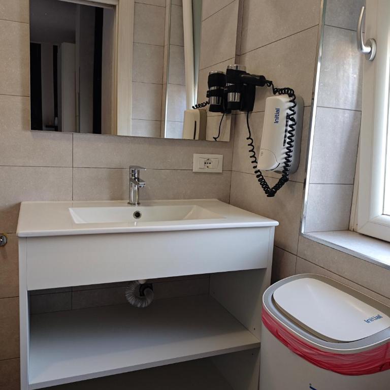Cuscino e Cornetto - Camera Familiare con Bagno Privato - 18