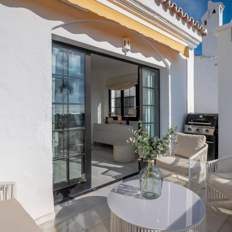 VACATION MARBELLA I Aldea Blanca, Luxury Duplex, Sea View, BBQ Grill, 24-7 Security, Walking Distance to Puerto Banus - Three-Bedroom Apartment - 37
