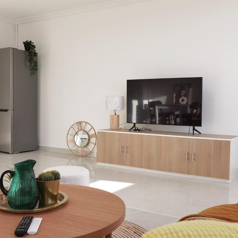 Modern 2-Bed Apt 80m2 with Elevator FREE Parking N19-25 - Appartement 2 Chambres - 21