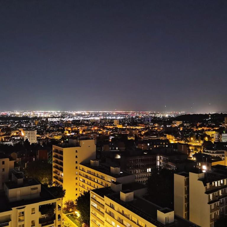 Modern 2-Bed Apt 80m2 with Elevator FREE Parking N19-25 - Appartement 2 Chambres - 24